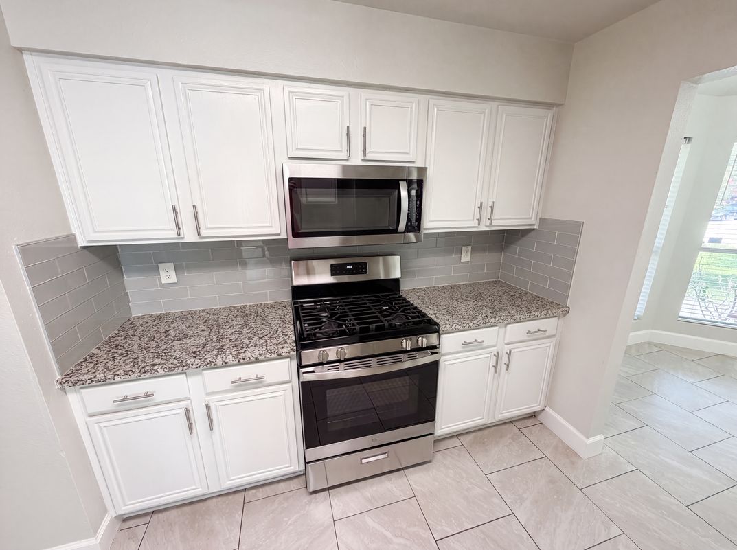 Property photo 2 of 7327 Fox Hall Ln