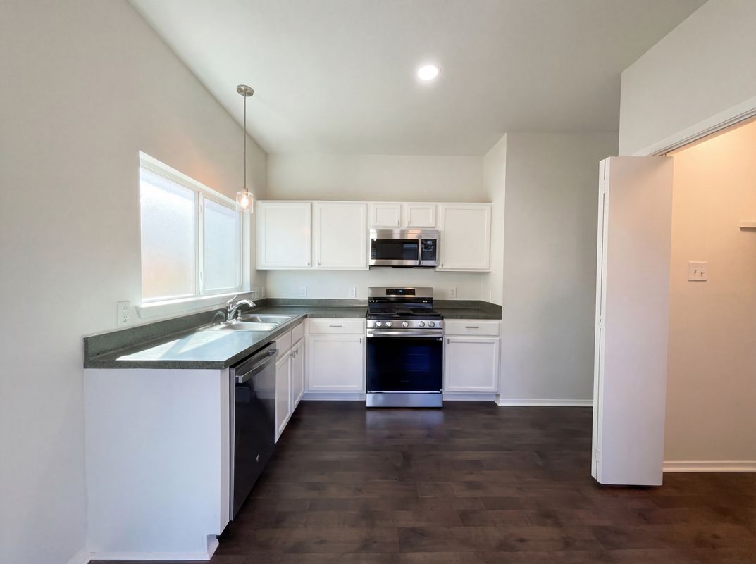 Property photo 2 of 6434 Provident Green Dr