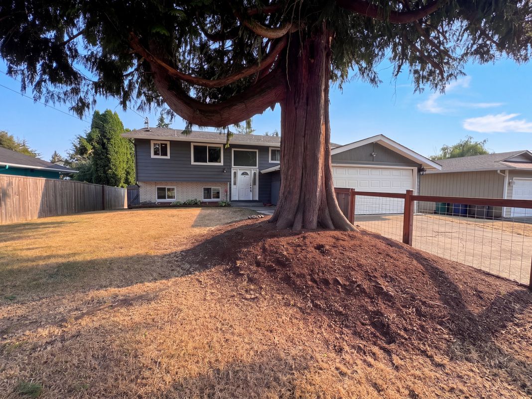 Property photo 1 of 422 116th Pl SW