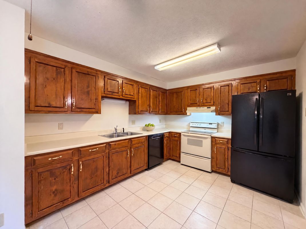 Property photo 2 of 103 Saddlebrook Ct
