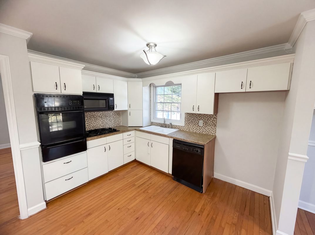 Property photo 2 of 1512 Buckingham Ave