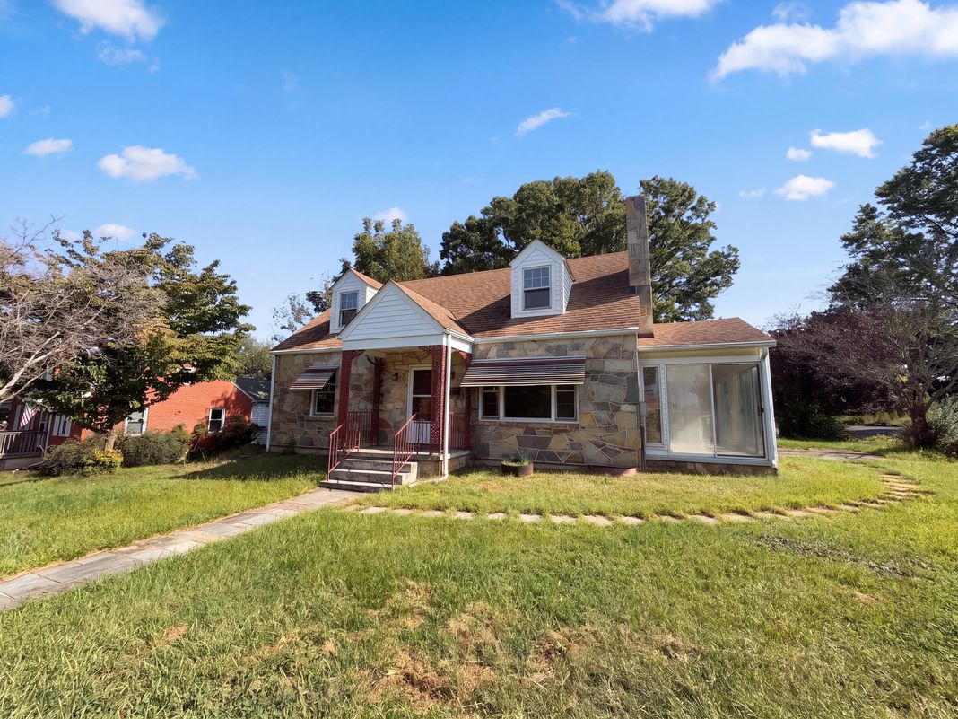 Property photo 1 of 38 S Marshall St