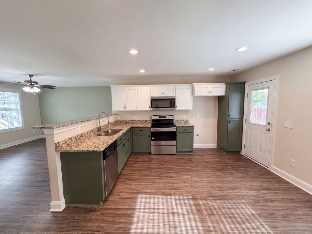 Property photo 2 of 335 Odell Dr NW