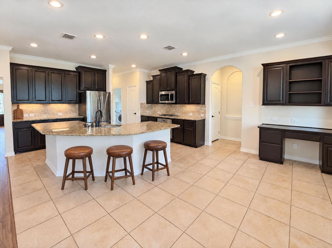 Property photo 2 of 6715 Winding Valley Trl