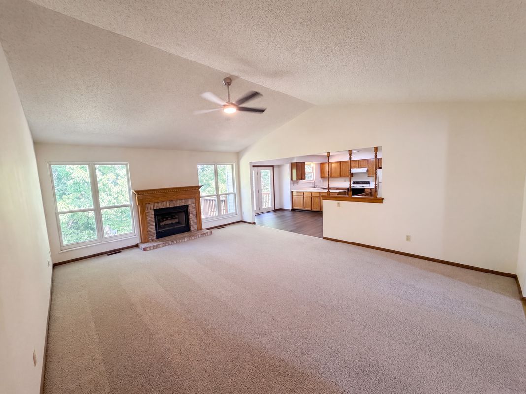 Property photo 3 of 2827 Bromley Dr