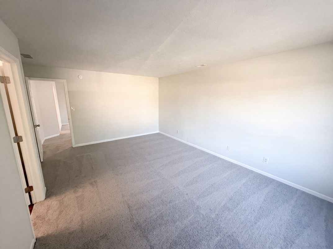 Photo 11 of 26 of 4801 Ossington Ct, Indianapolis, IN