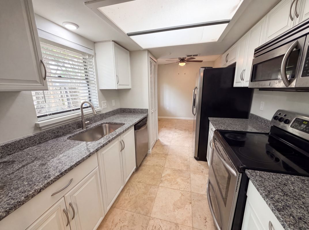 Property photo 2 of 3622 Shady Grove Cir