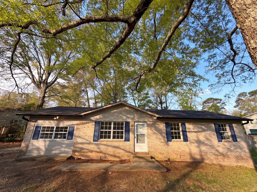 Property photo 1 of 144 Green Shadow Rd SE
