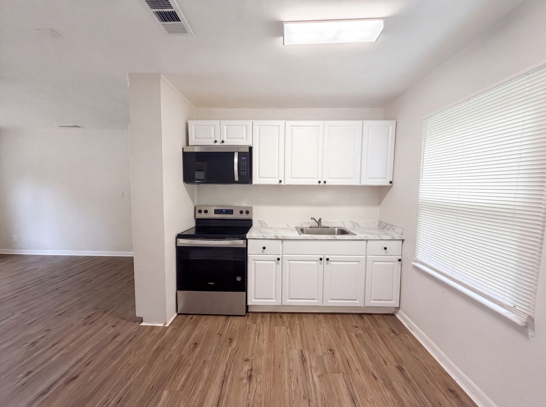 Property photo 2 of 706 Flanders Ave