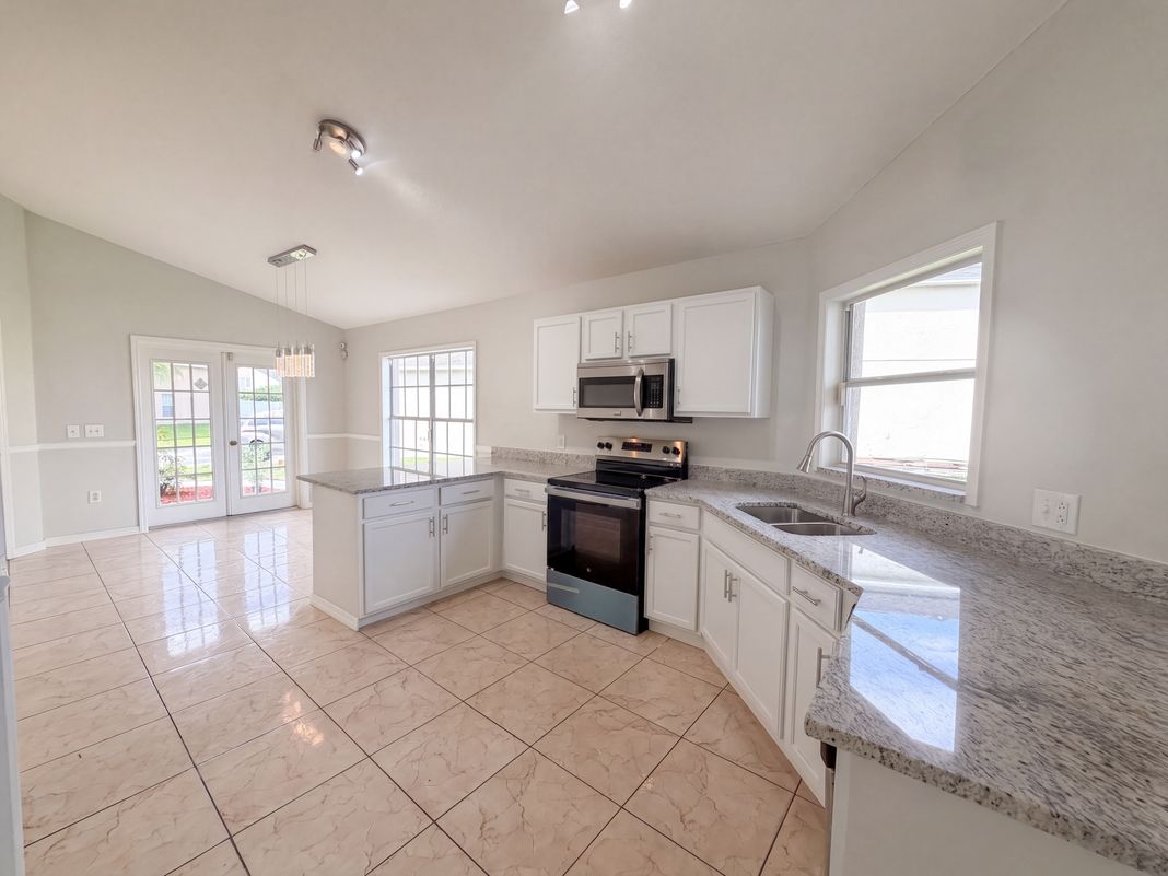 Property photo 2 of 225 Southbridge Cir