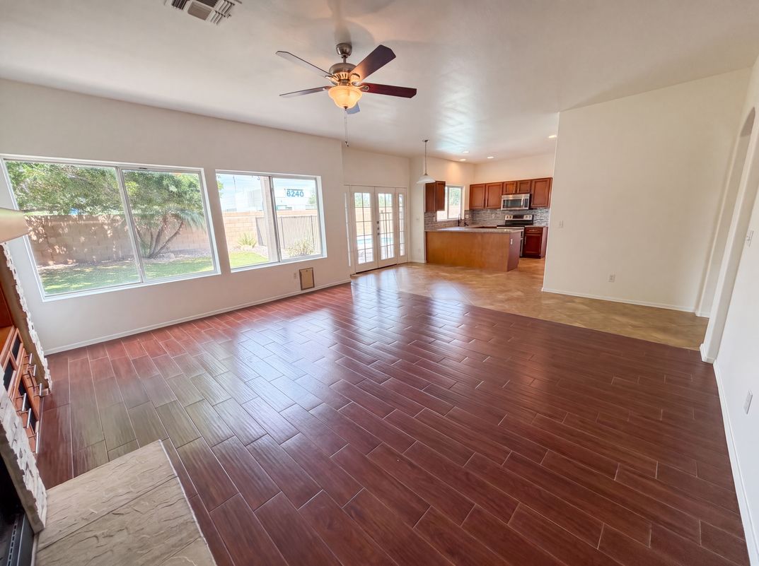 Property photo 3 of 8274 S Stephanie Ln