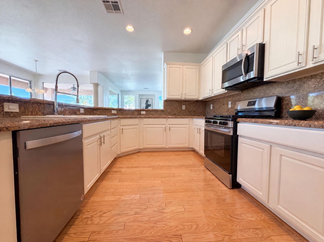 Property photo 2 of 10228 Donde Ave