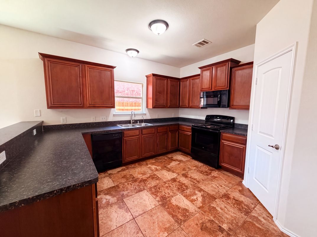 Property photo 2 of 4038 Golden Rod Dr