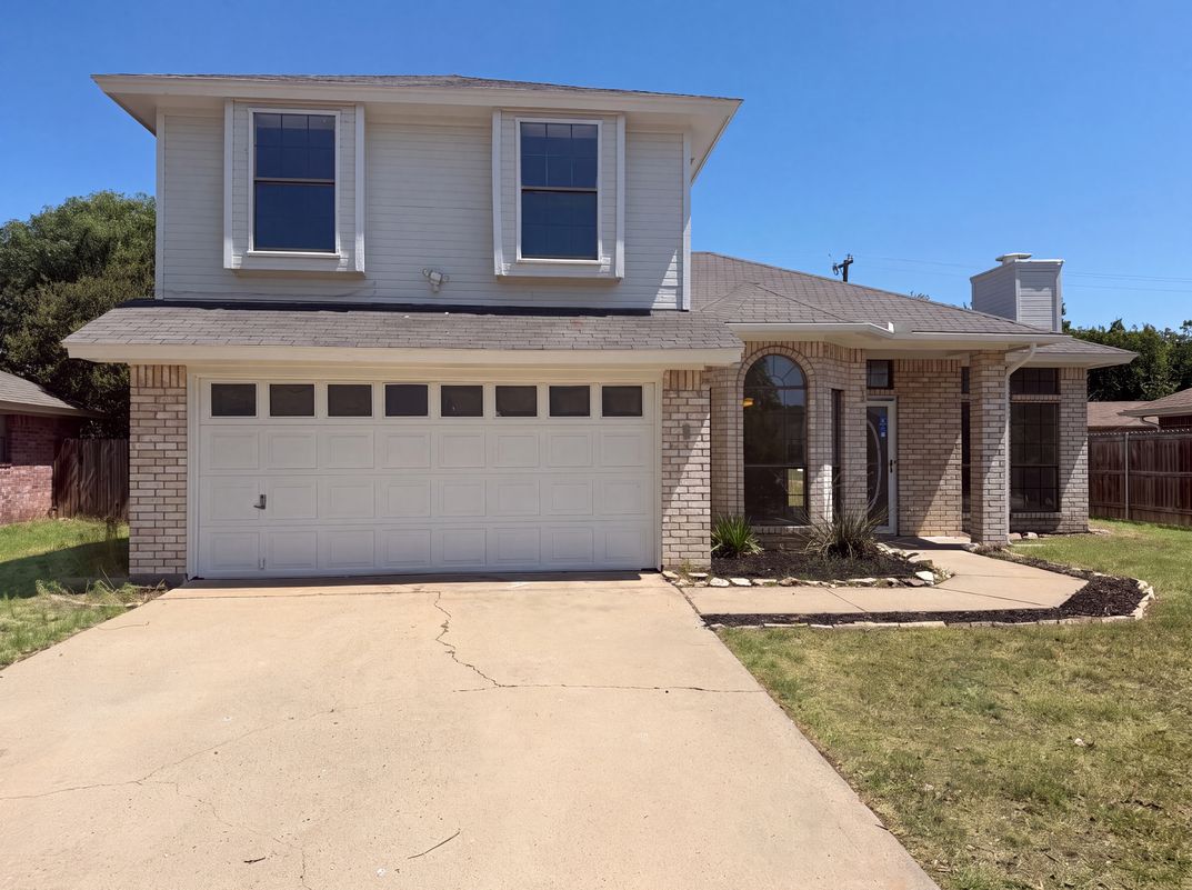 Photo 16 of 19 of 6612 Lakeside Dr, Lake Worth, TX