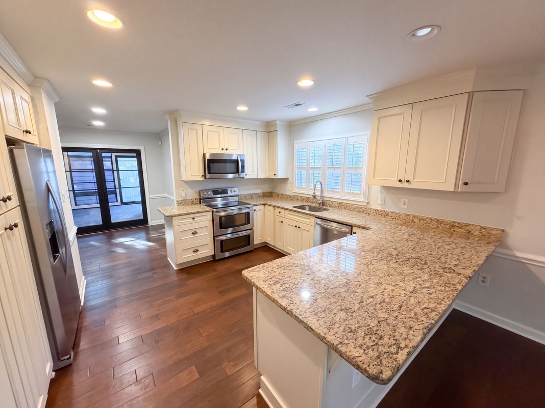Property photo 2 of 4704 Benridge Ln