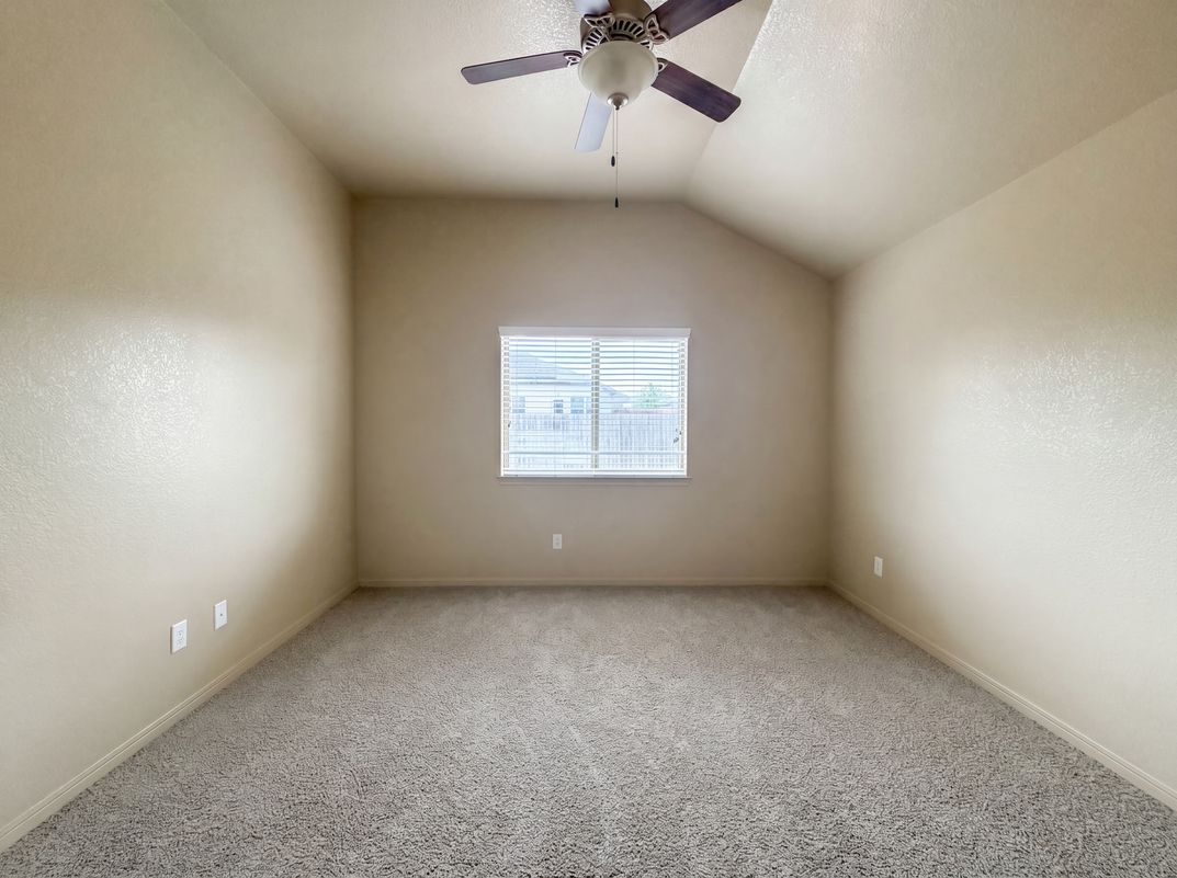 Photo 8 of 16 of 1023 Roanoke Dr, Temple, TX
