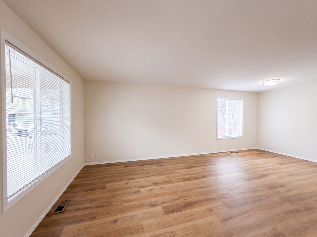 Property photo 3 of 1150 SW 183rd Pl