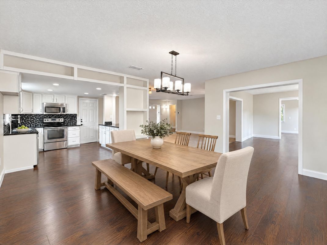 Property photo 2 of 8402 Moulton Dr