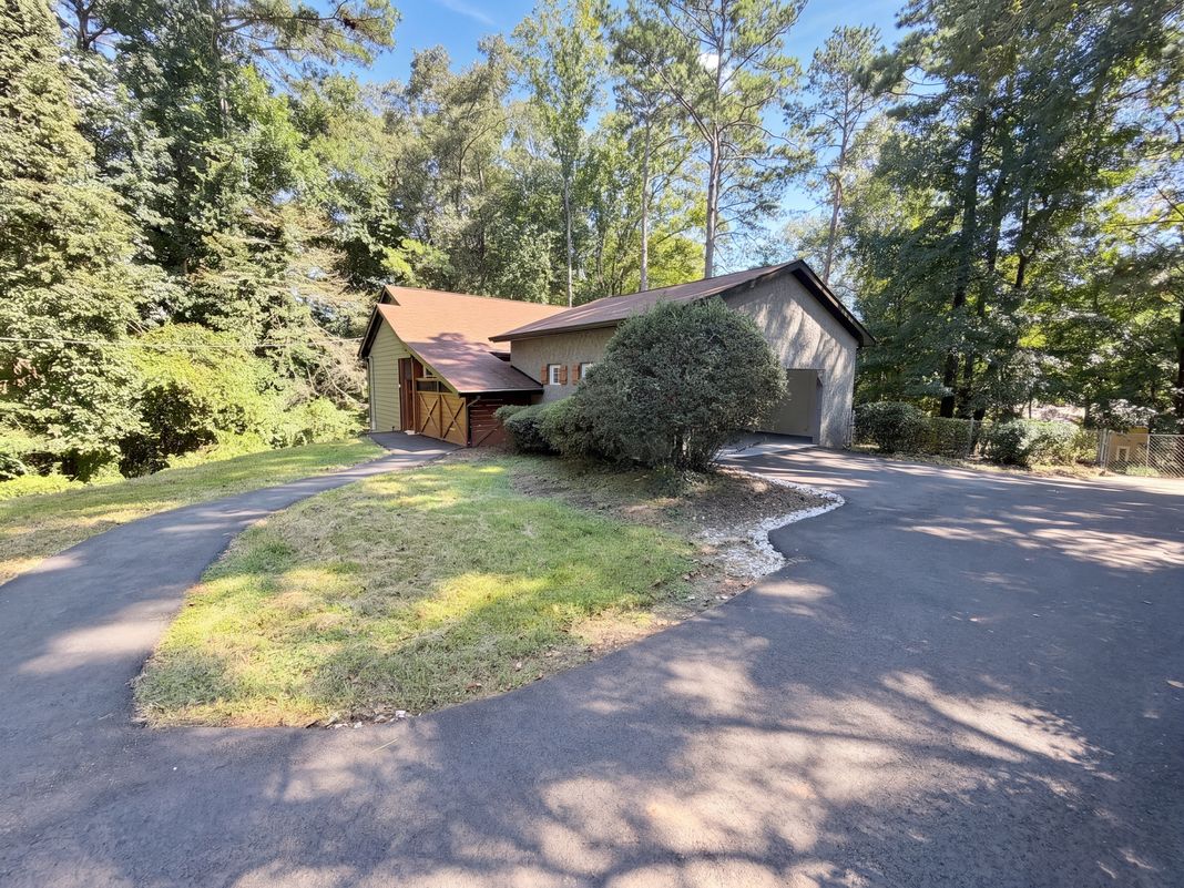 Property photo 1 of 2674 Skylane Dr
