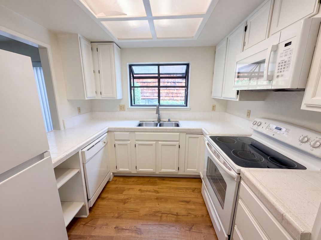 Property photo 2 of 1555 Hecker Pass Rd Apt C101