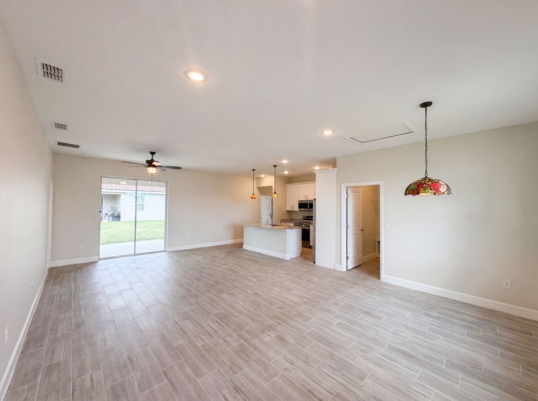 Property photo 3 of 446 Cinnamon Dr