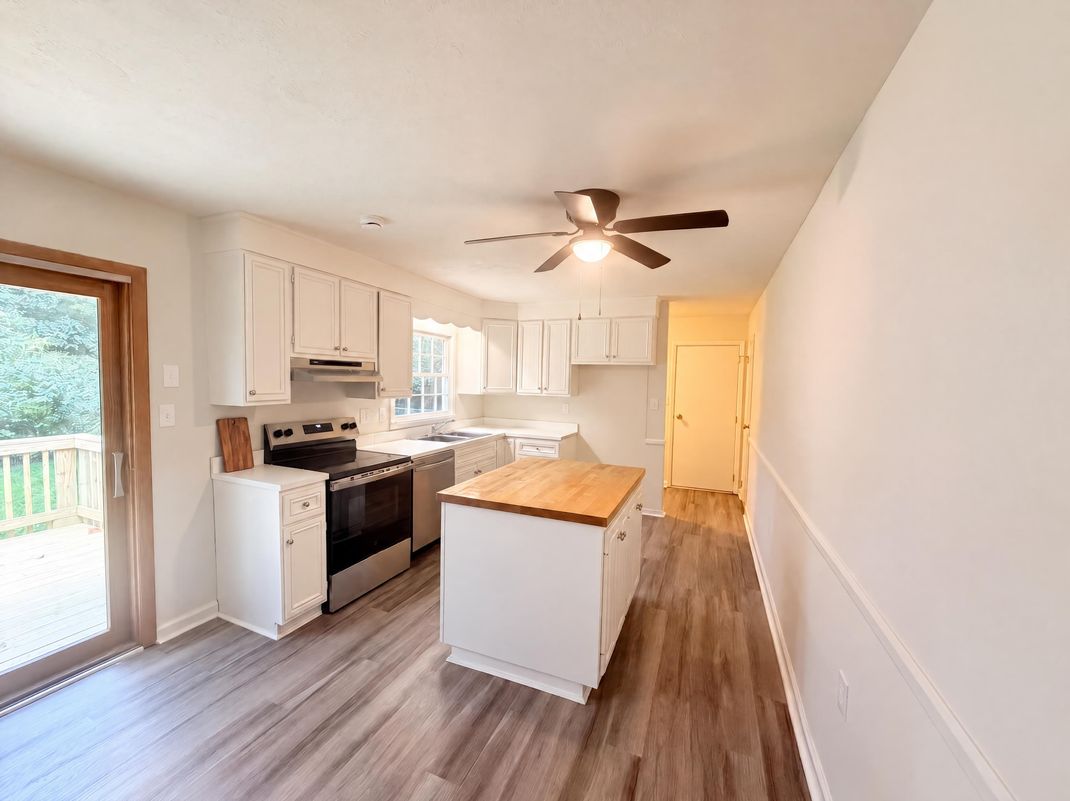 Property photo 2 of 1181 Bouldercrest Cir