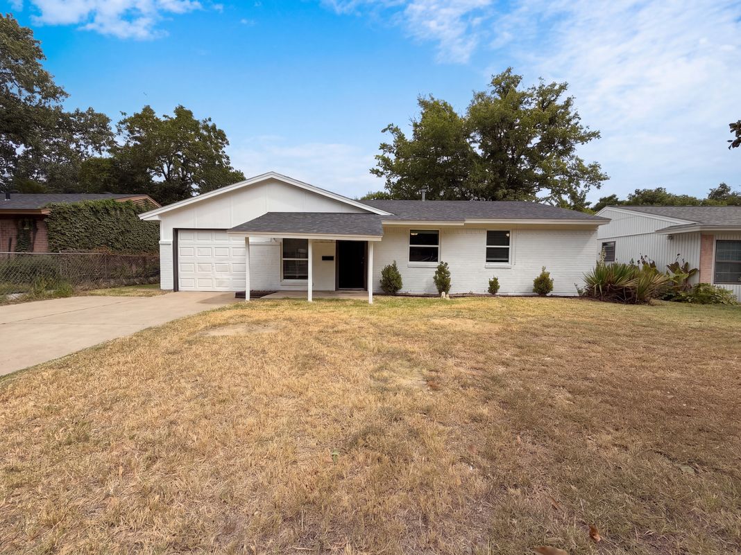 Property photo 1 of 330 E Coral Way