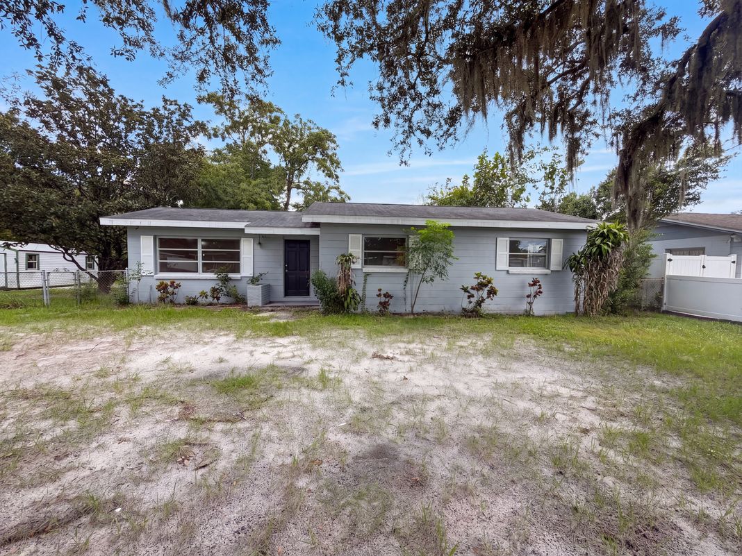 Property photo 2 of 7117 N 50th St