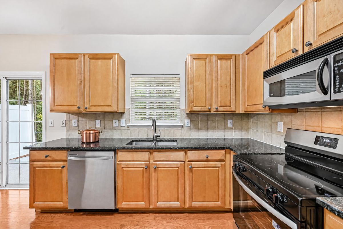 Property photo 2 of 2061 Meadow Peak Rd