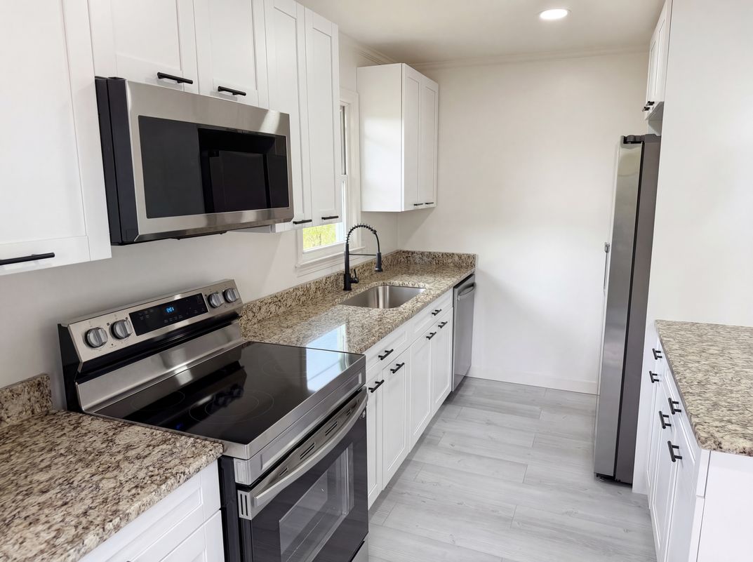 Property photo 2 of 105 Foxhall Ct
