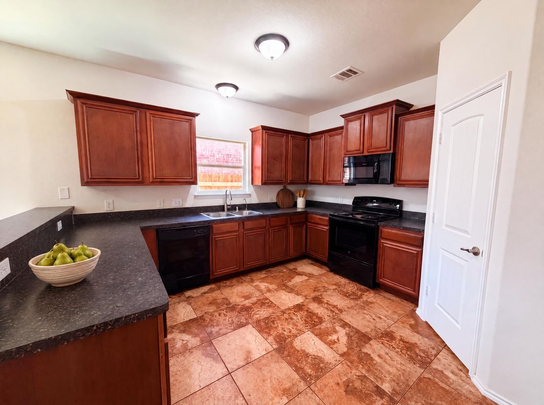 Property photo 2 of 4038 Golden Rod Dr