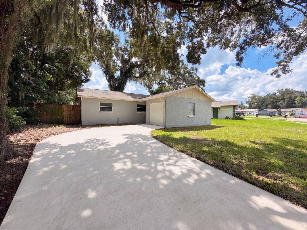 Property photo 1 of 121 Inwood Cir