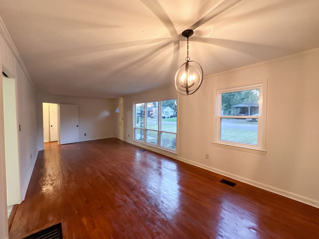 Property photo 3 of 718 S Lovell Ave