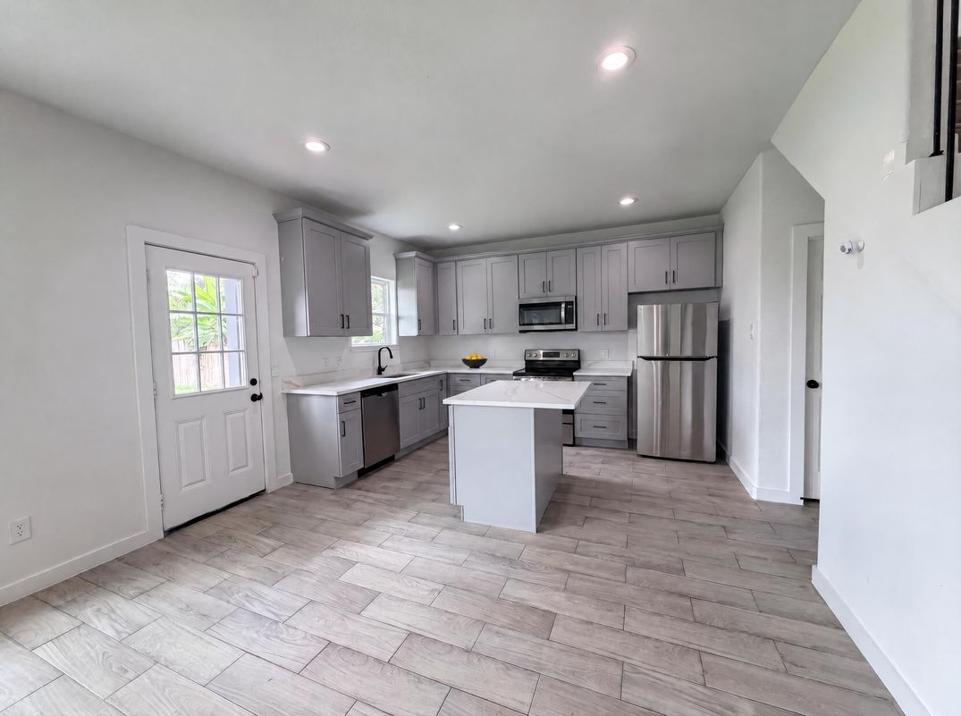 Property photo 2 of 6711 Rowell Ct