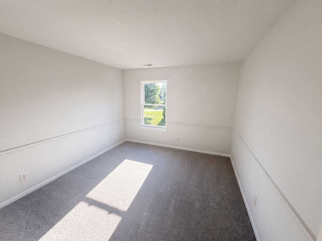 Photo 16 of 26 of 4801 Ossington Ct, Indianapolis, IN