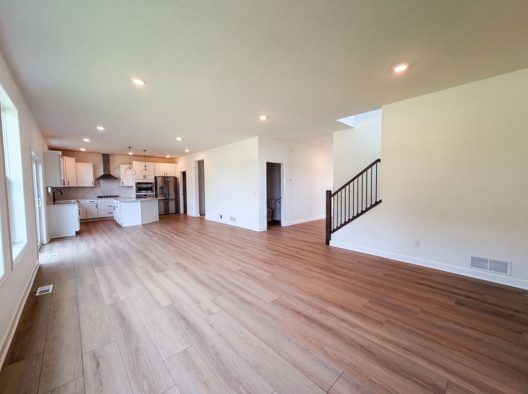 Property photo 3 of 843 Londonderry Ln NW