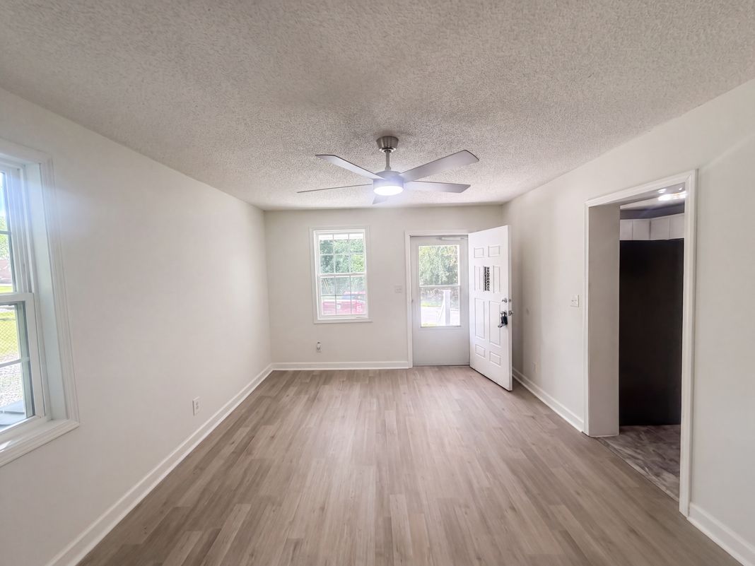 Property photo 3 of 115 Roosevelt St