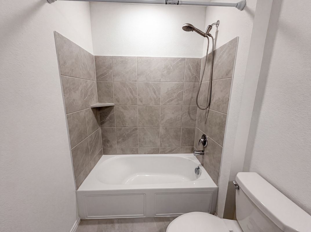 Photo 11 of 18 of 2972 Audles Ln, Dallas, TX