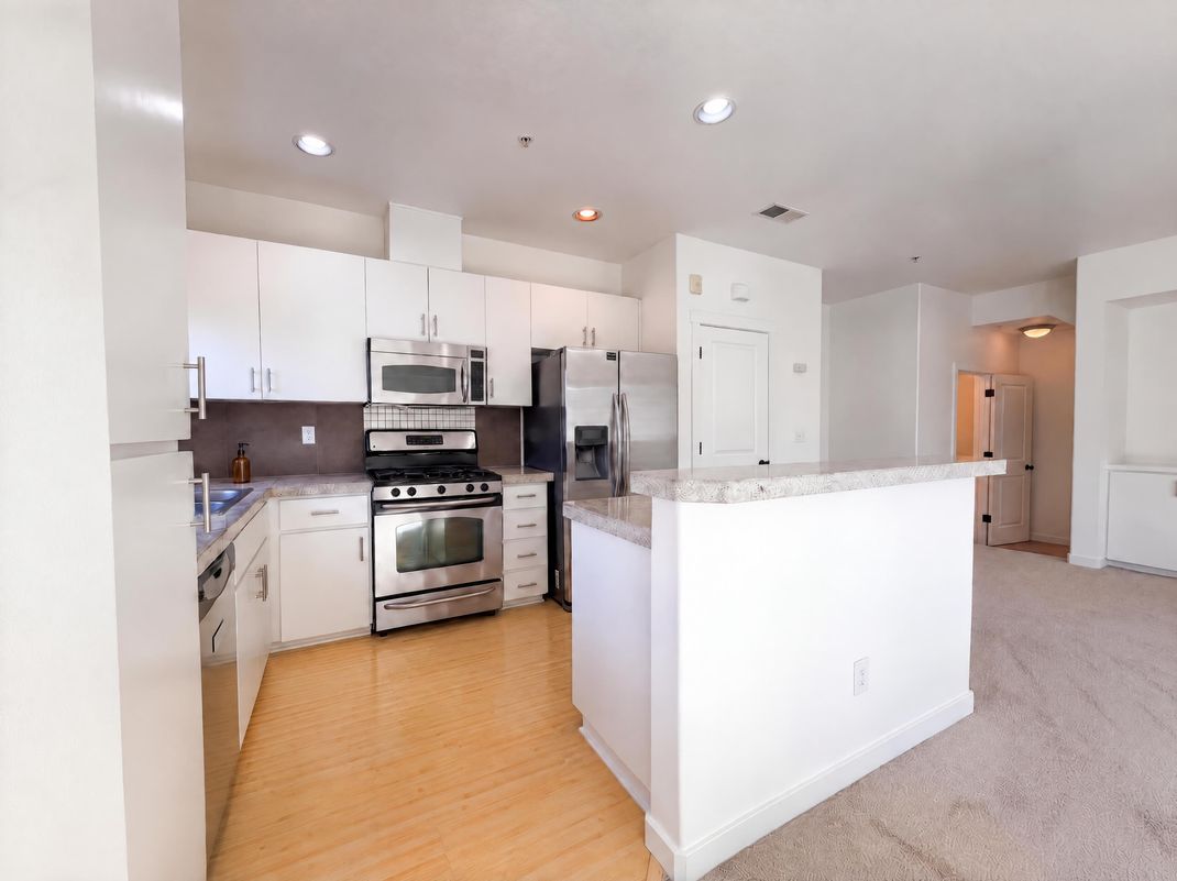 Property photo 2 of 632 NE Garswood Ln