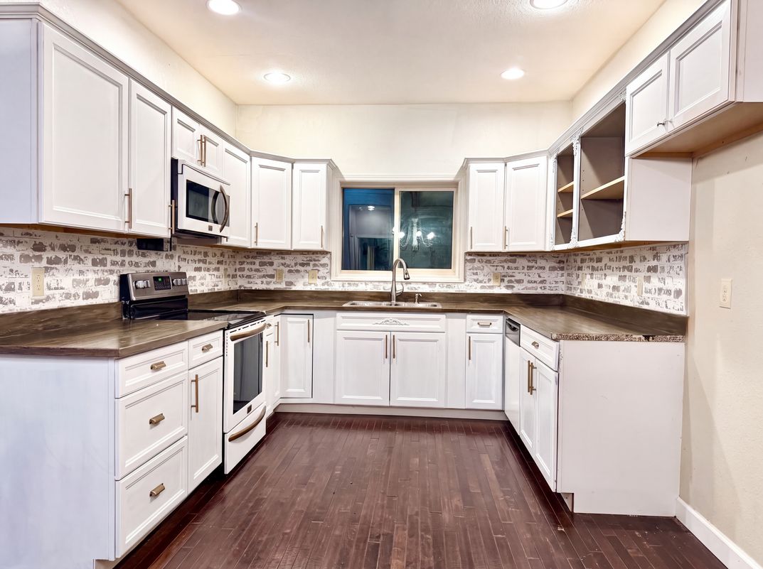 Property photo 2 of 172 Gardenia Ct