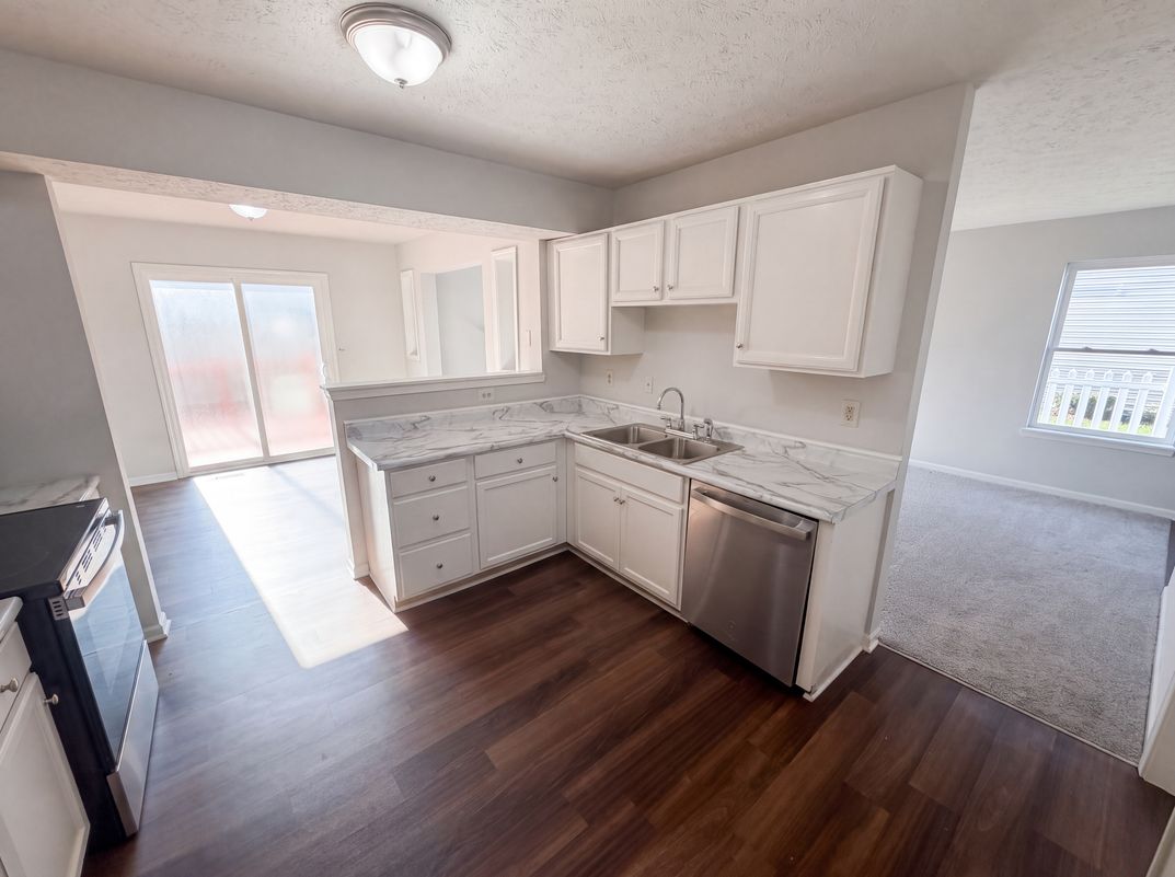 Photo 6 of 26 of 4801 Ossington Ct, Indianapolis, IN