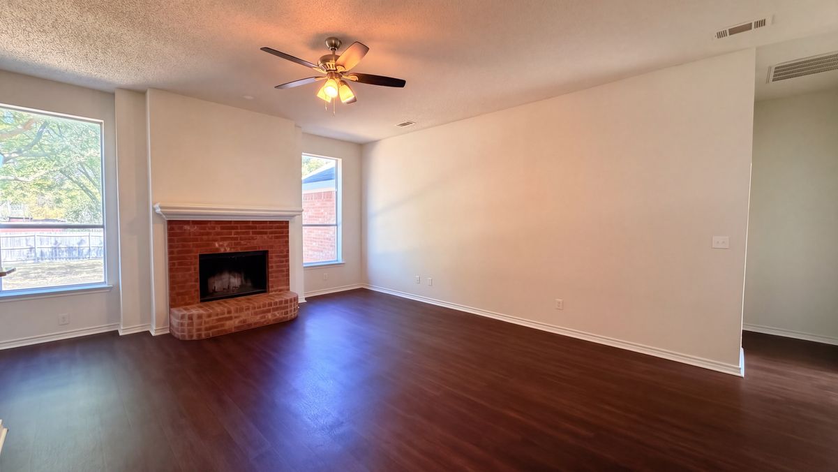 Property photo 3 of 7109 Cottonwood Cir