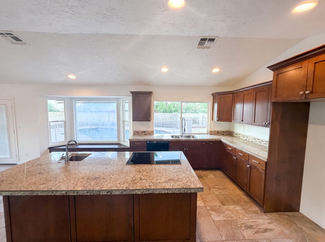 Photo 13 of 28 of 6115 W Port Au Prince Ln, Glendale, AZ