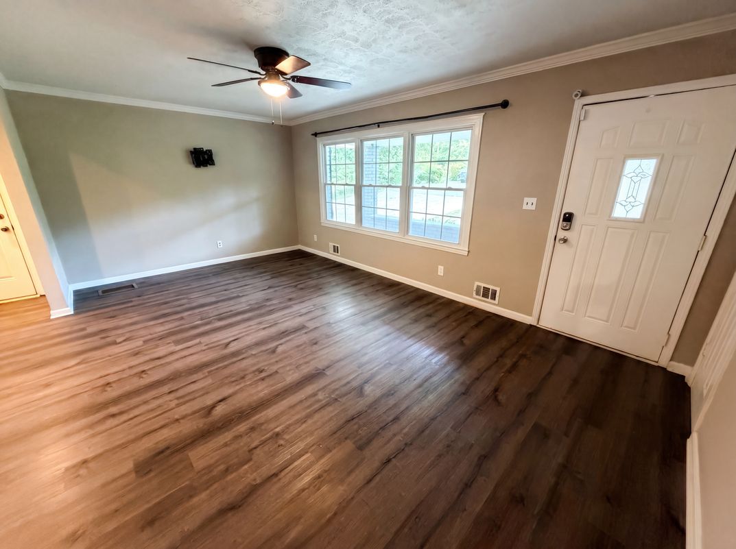 Property photo 3 of 190 Stroud Dr SE