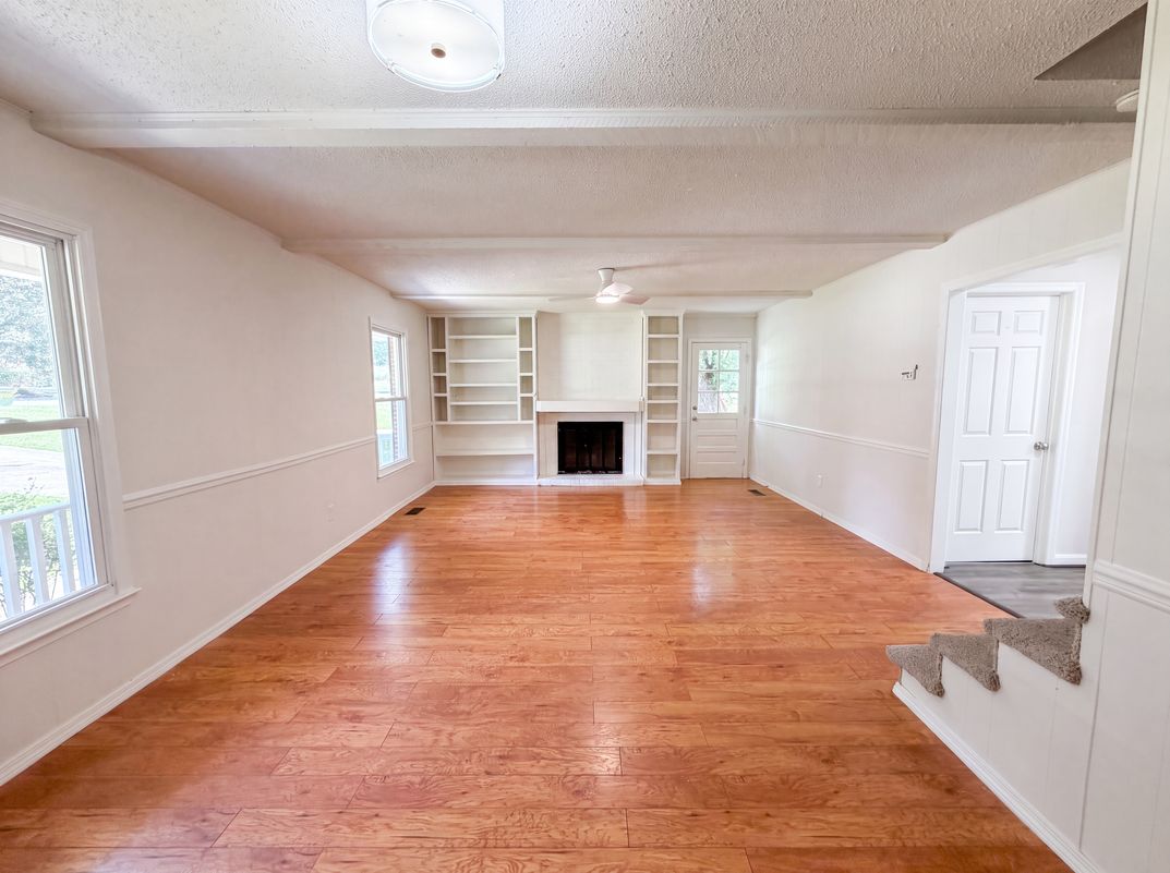 Property photo 3 of 800 Edinburgh Dr