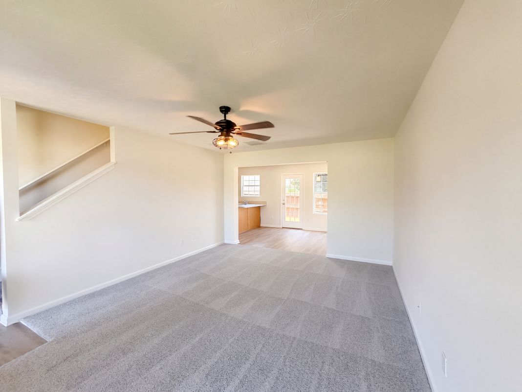 Property photo 3 of 807 Carlton Pointe Pl
