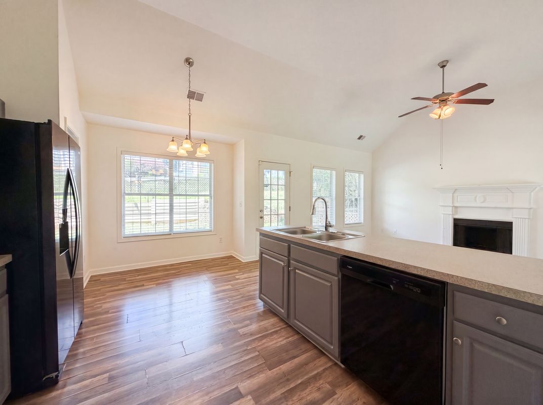 Property photo 2 of 3912 McGuire Way NW