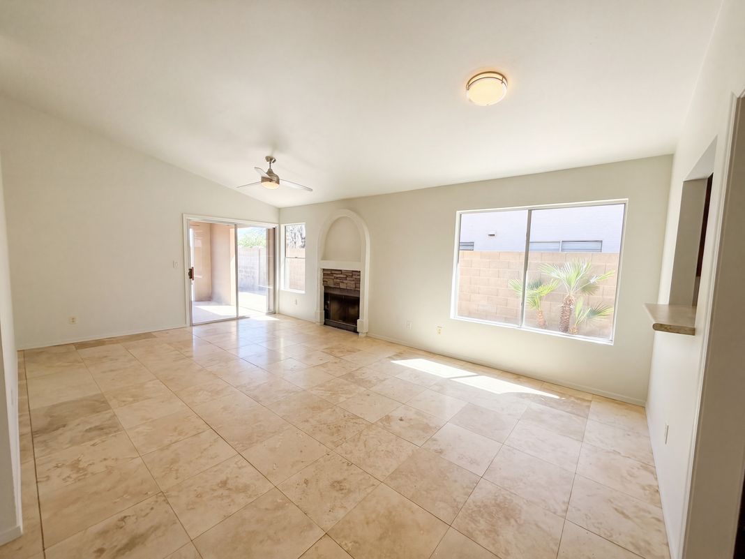 Property photo 3 of 1395 N Santa Anna Ct