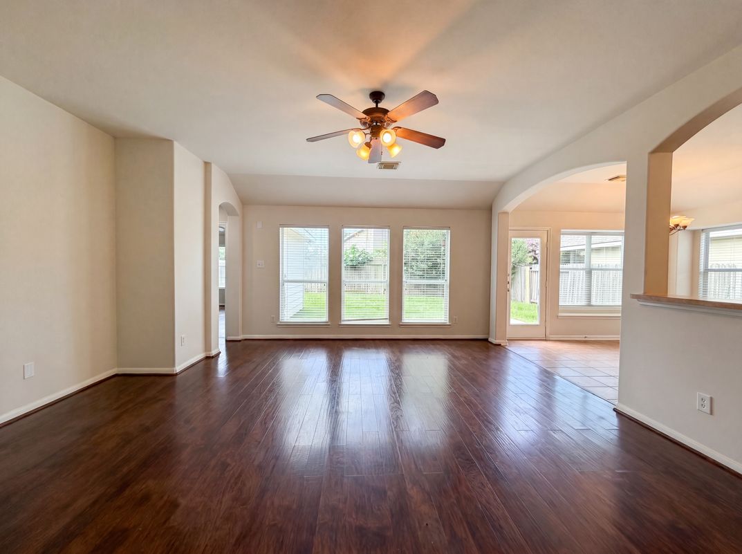 Property photo 3 of 6843 Tammany Manor Ln