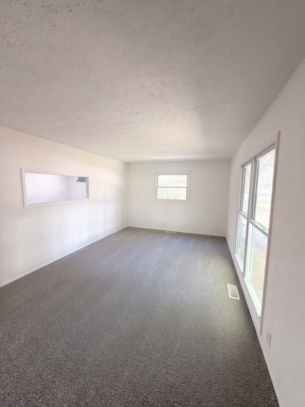 Property photo 3 of 432 Southgate Dr